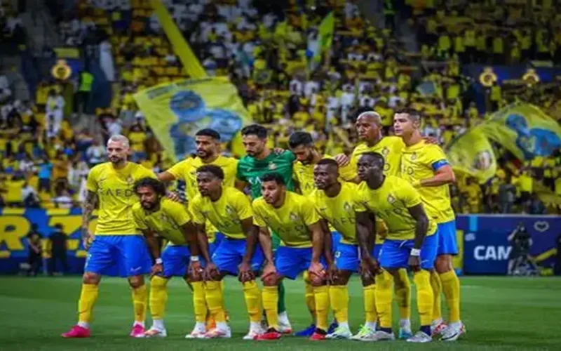 غضب يعم إدارة النصر.. الغريم التقليدي يتربص بنجم الحراسة قبل أيام حاسمة